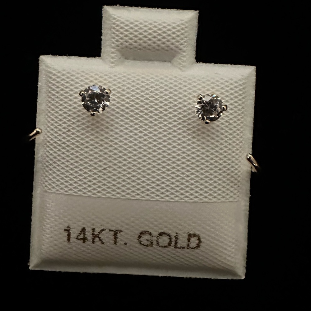 ✨ Gorgeous 14kt Gold Hoop Earrings ✨